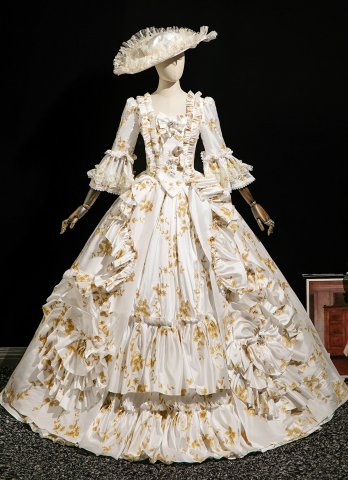 Noble Retro White Masked Ball Dresses Renaissance Long Sleeves Prom Dancing Dress Includes Hat