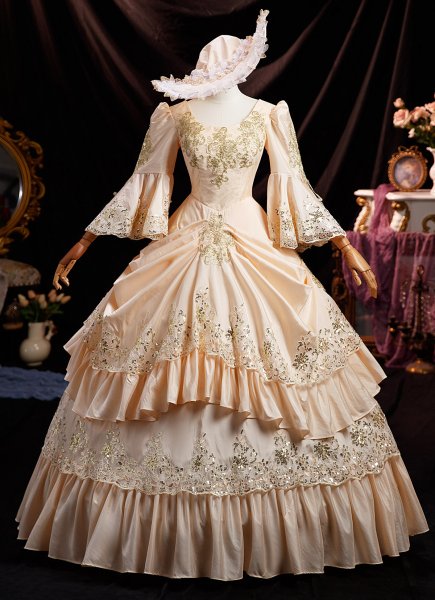 Graceful Vintage Champagne Masked Ball Prom Dress Gold Appliques Long Victorian Formal Dress